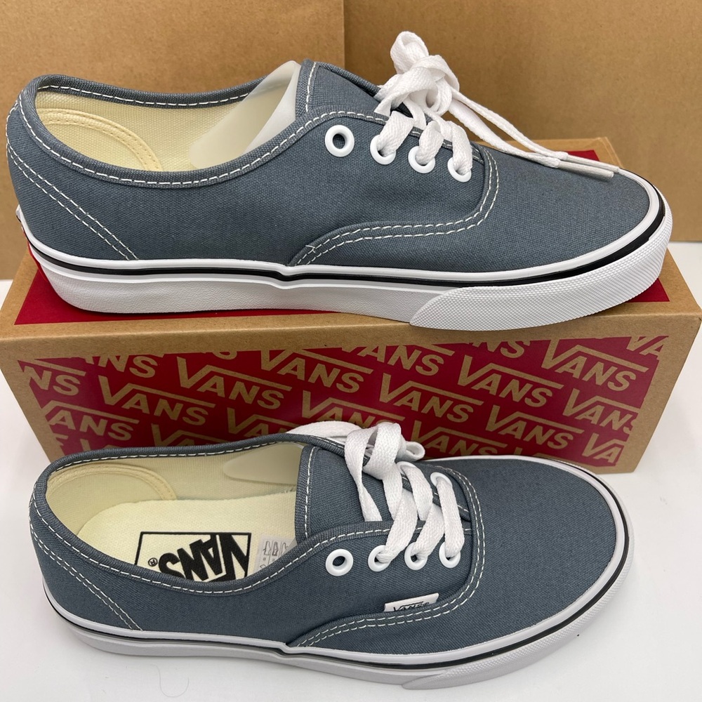 Vans WMNS Authentic
Color Theory Stormy Weather
VN000EGARV2 Sneakers - Picture 5 of 16
